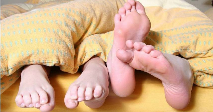醫師提醒，愛愛後如果「把弟弟放在洞洞裡」過夜，可能會增加感染、意外懷孕及陰莖骨折的風險。（示意圖／翻攝Pixabay）