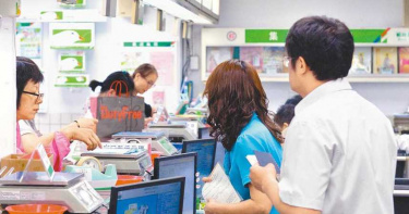 將塞爆?逾1300萬人郵局領三倍券 估最少20天才能領完