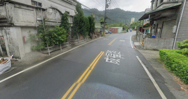 新北三峽黃牌機車擦撞小貨車!49歲騎士困車底「失去呼吸心跳」送醫搶救中