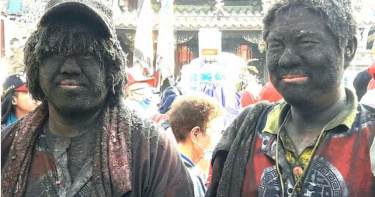 北港「砲灰人」照片網友大讚「真男人」 本尊揭媽祖救命故事