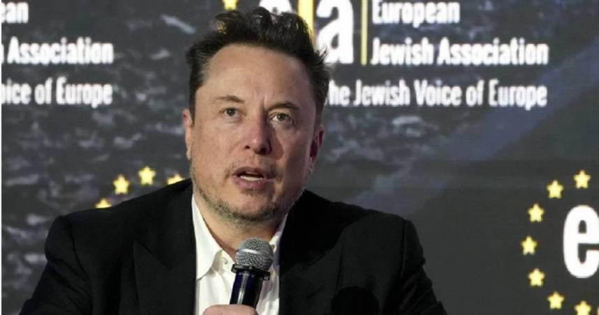 馬斯克（Elon Musk）宣布，根據美國前總統唐納德川普（Donald Trump）政府的一項新舉措，所有聯邦員工將被要求報告其工作效率，並須以電子郵件形式提交。（圖／達志／美聯社）