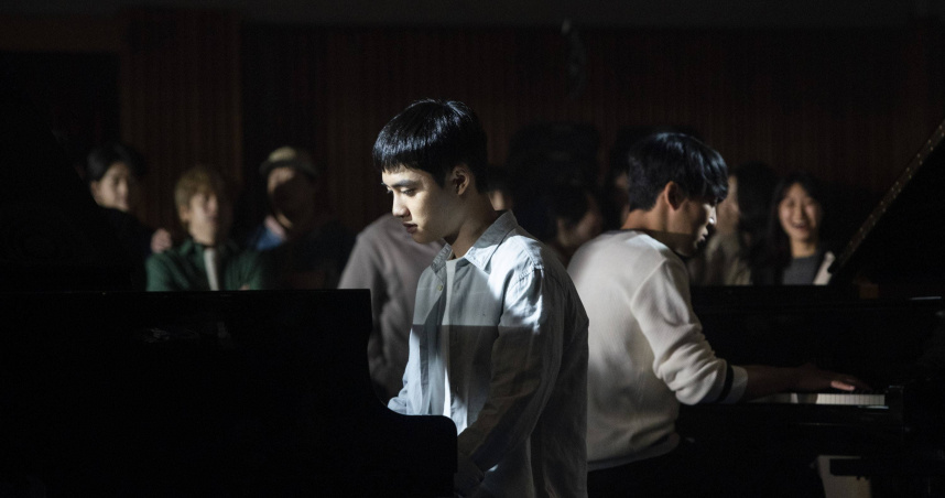 對鋼琴一竅不通的都敬秀，在家設置隔音室，花了3周的時間苦練。（圖／翻攝自Daum）