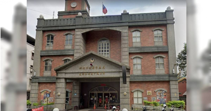 蘆洲分局延平派出所員警獲報後趕往現場，將持西瓜刀砍壞鄭男車輛的羅男，因現行犯身分逮捕。（圖／擷取自google　maps）