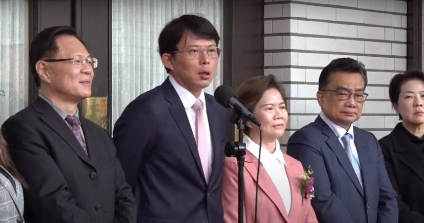 民眾黨主席黃國昌今（14）日受訪時表示，如果要進一步檢視賴清德總統所拋軍審法合不合理，卻發現是一片空白。（圖／翻攝自民眾之聲）