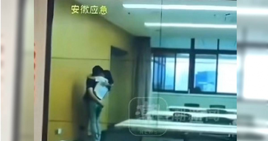 中國國企鐵塔集團旗下「安徽鐵塔」分公司，近日傳出有員工的不雅影片外流。（圖／抖音）