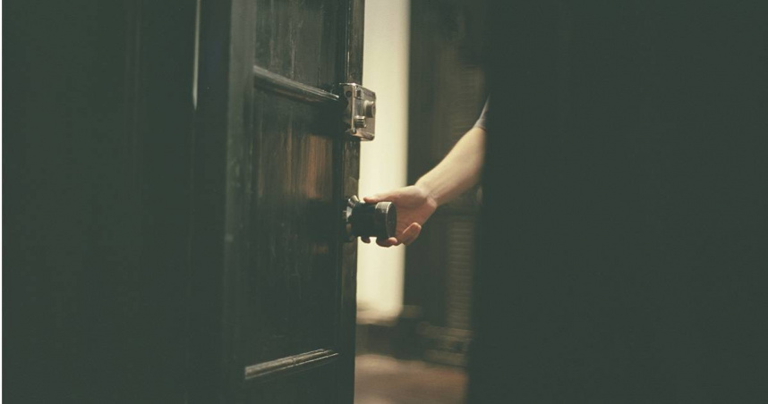 美國一名高中生在陌生人家門口惡作劇，不料遭對方槍殺。（示意圖／Unsplash）