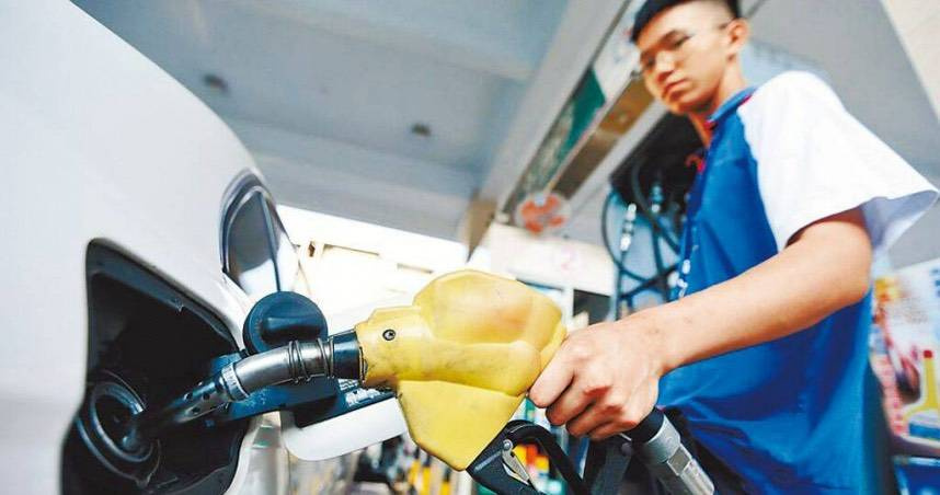 台灣中油公司宣布,自9日起汽、柴油價格各調漲0.2元及0.3元。(圖/報系資料照)