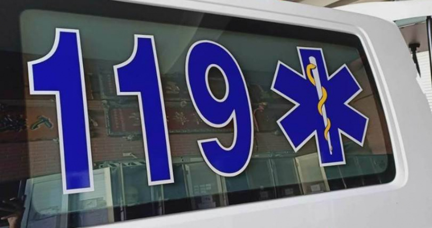 台中一中有男學生晚自習超時，因鐵門關閉竟從2樓翻牆離校，結果直墜1樓摔傷。（示意圖／報系資料照）