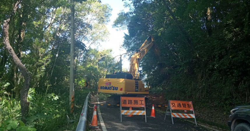 台20線南橫公路梅山路段路基下滑。（圖／公路局官網）