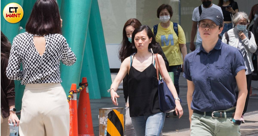 今日西半部地區上午以多雲到晴為主。（圖／黃威彬攝）