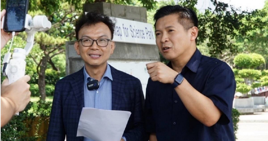 卓揆喊領萬元對國家無助,鄭正鈐(圖左)則反問卓揆,藍委領一萬捐給社福團體不就是有幫到政府?(圖/何志勇提供)