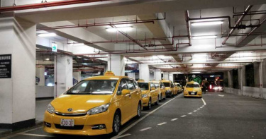 紓困2.0出爐!每人每月1萬元 遊覽車、小黃駕駛受惠