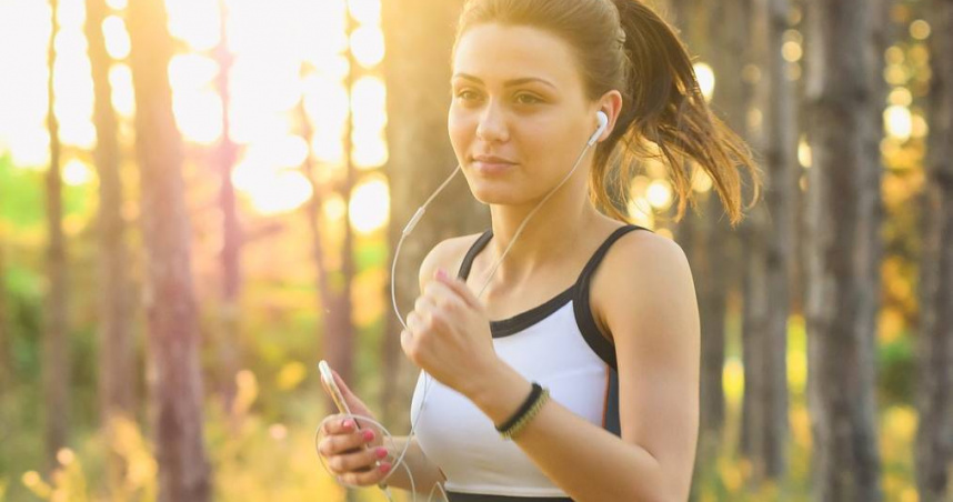 日本間歇健走法只需快走3分鐘、慢走3分鐘交替進行，就能達到顯著健康成效。（示意圖／Pixabay）