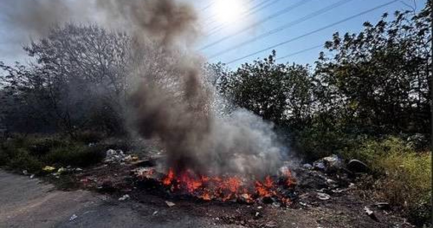 大肚區惡意燒廢棄物害空污。（圖 ／翻攝畫面）
