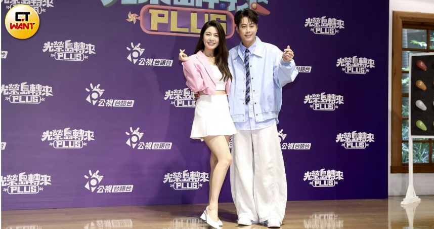 白家綺（左）、吳東諺攜手主持台語節目。（圖／侯世駿攝）