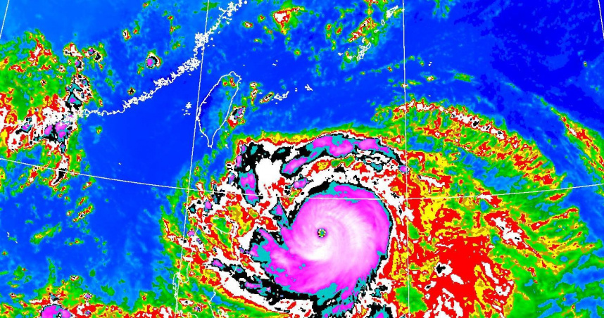 樺加沙颱風持續靠近台灣，有7縣市可能被暴風圈接觸。（圖／中央氣象署）