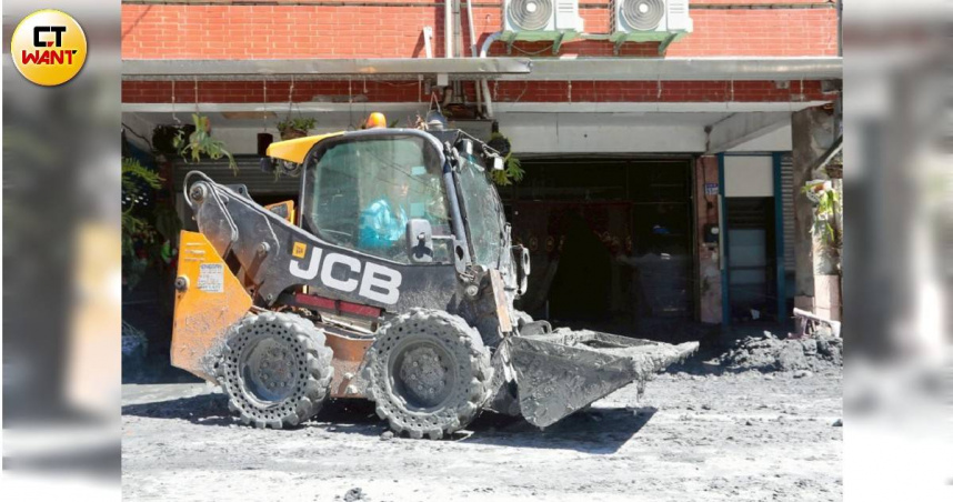 行政院提醒，前往花蓮賑災民眾應注意物資、人力與分工等4大要點。（圖／黃耀徵攝）