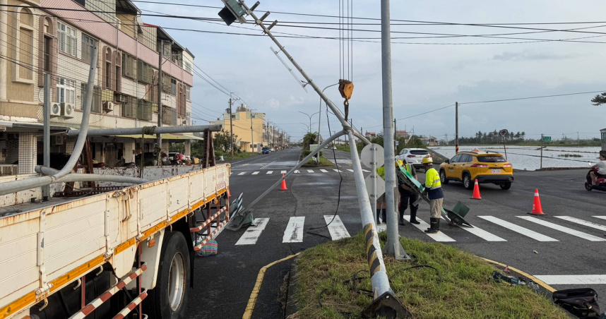 號誌、照明與動線重建：在黑暗中重新點亮城市。（圖片提供／台南市政府）