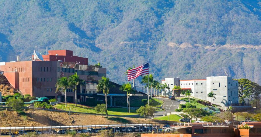 美國駐委內瑞拉加拉加斯大使館。（圖／達志／美聯社）