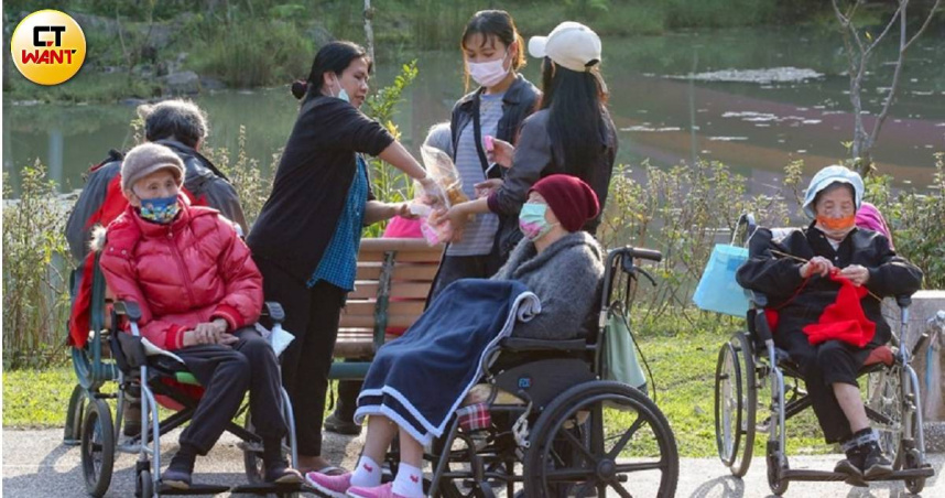 新北市近2成戶籍人口達到65歲高齡門檻，長照將會是不得不面對的課題。圖非當事人。（示意圖／黃耀徵攝）