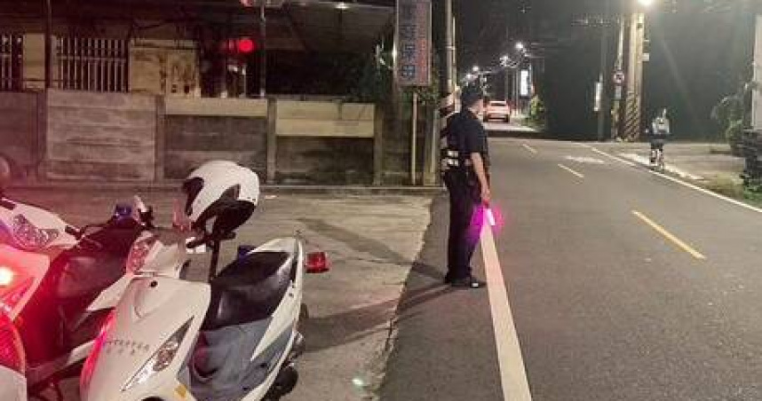 47歲男深夜闖紅燈自以為神不知卻被臨檢警1口唾液抓包。（圖 ／翻攝畫面）