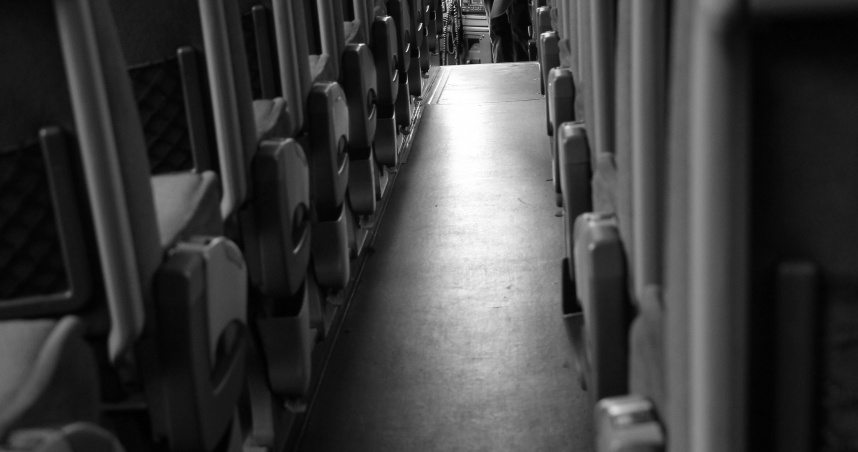 上海一名老翁在公車上突然失去意識，最終猝死。（示意圖／Pixabay）