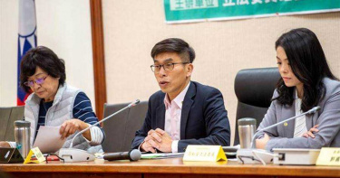 民法下修成年歲數 鍾佳濱籲先評估影響再討論
