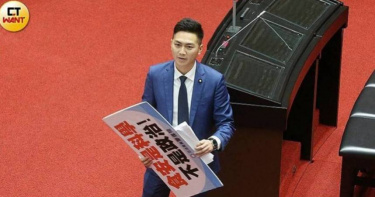 國民黨立委廖偉翔呼籲政府檢討依托咪酯等新興毒品檢驗制度，提升毒駕查緝能力，避免檢驗漏洞影響執法與司法判定。（圖／趙世勳攝）