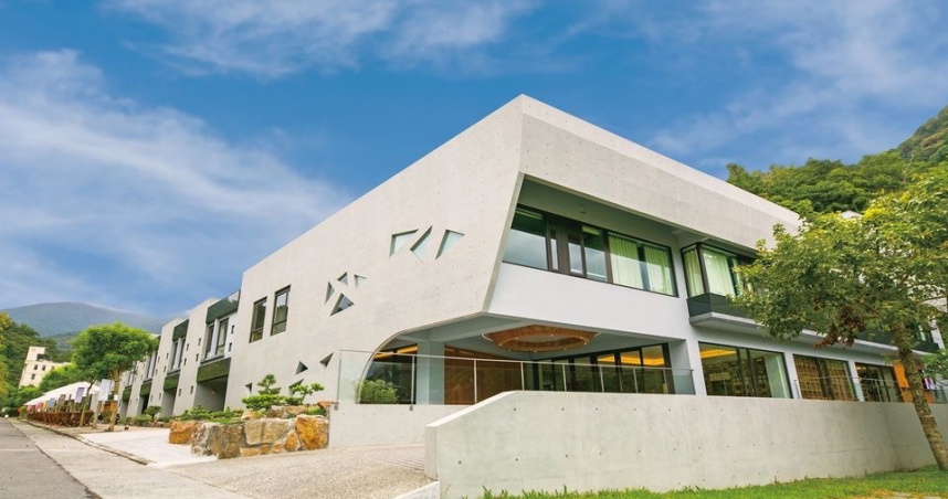 礁溪夏日度假新亮點！呆水溫泉「焰餐廳」推出全新菜單，國際主廚Alan以「匠心熟成」獻上旬味饗宴。（圖片提供／呆水溫泉焰餐廳）