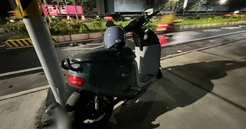 黑狗突竄馬路害騎士慘摔！高雄男閃避失控倒地　沿海路驚魂引熱議