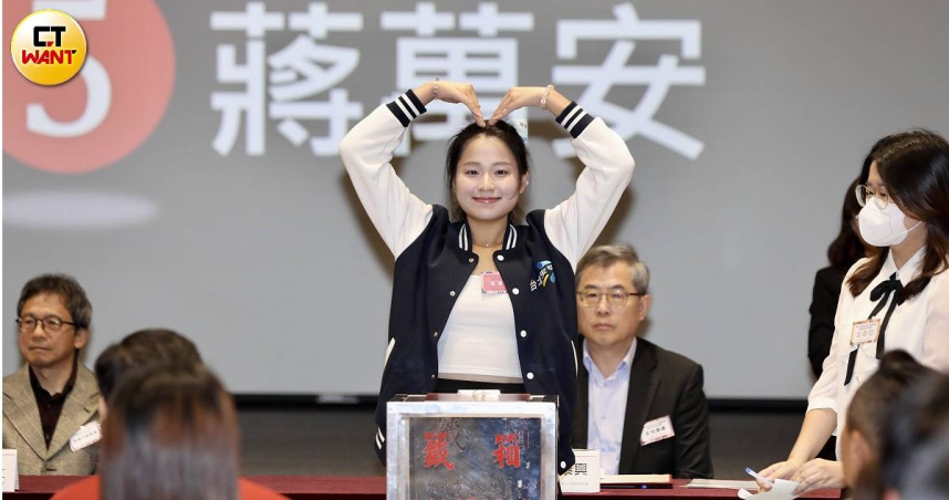 Yakira說，「我只是希望表達對公共事務的關心，以及對市長的支持」。（圖／方萬民攝）