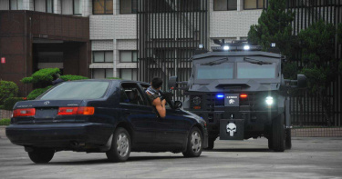 警署採購「神鬼認證」Lenco Bearcat G2 超厚裝甲機槍打不穿