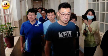 藍委指控綠委代插多人表決卡 抗議立院院長開會宣告無效