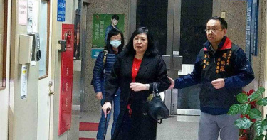 故總統李登輝入殮肖像遭潑紅漆 逞兇者與去年掌摑鄭麗君同一人