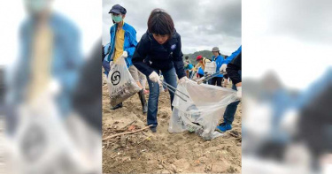 議員淨灘驚見毒品注射針頭 警方諾加強巡邏