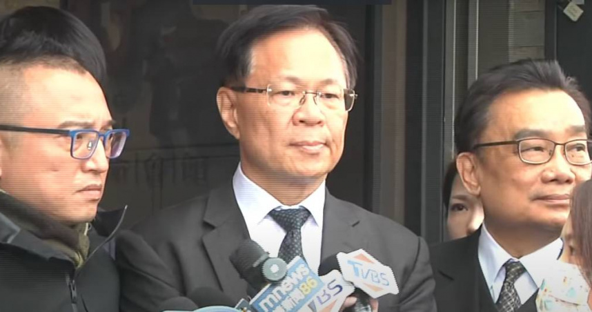 民眾黨幹部今（19）日由秘書長周榆修帶隊，赴新竹悼念柯爸。（圖／翻攝自中天電視）