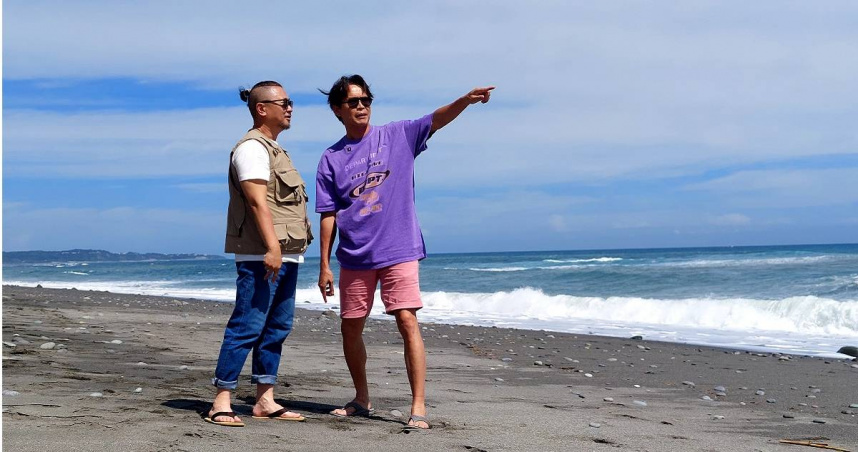 邰智源（左）與黃鐙輝（右）同遊花蓮豐濱。（圖／台視台語台提供）