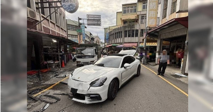 男開保時捷直播衝撞民宅洩憤。（ 圖／翻攝畫面）