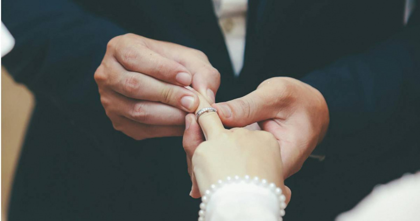 一名女子控訴，弟媳外遇害到全家不得安寧。（示意圖／Pexels）