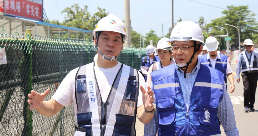 立法委員李柏毅9日邀集中央及地方各單位，前往高雄市左營區考察社會住宅工程與路型改善計畫。（圖／李柏毅辦公室提供）