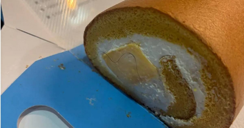 原PO買知名生乳捲發現捲毛。（圖／翻攝自Dcard）