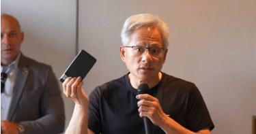輝達執行長黃仁勳用的手機是谷歌Pixel。(圖/讀者提供)