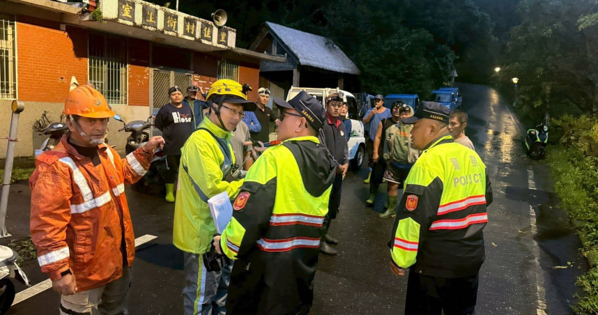嘉義縣阿里山鄉3日發生有婦女疑似落水失蹤事故，警消4日派出空拍機擴大搜索範圍。（圖／翻攝畫面）