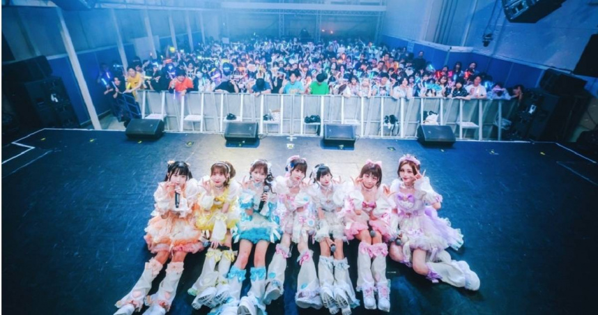 百萬人氣網紅Yurinya擔任偶像製作人打造的女團「Pretty Chuu」醜聞連環爆，不久前才爆出成員天宮しゅな（天宮Syuna）遭製作人男友齊藤太一性侵，最近又有成員傳出未成年時期抽菸飲酒，官方2度發聲道歉。（圖／翻攝自X／pretty_chuu_）