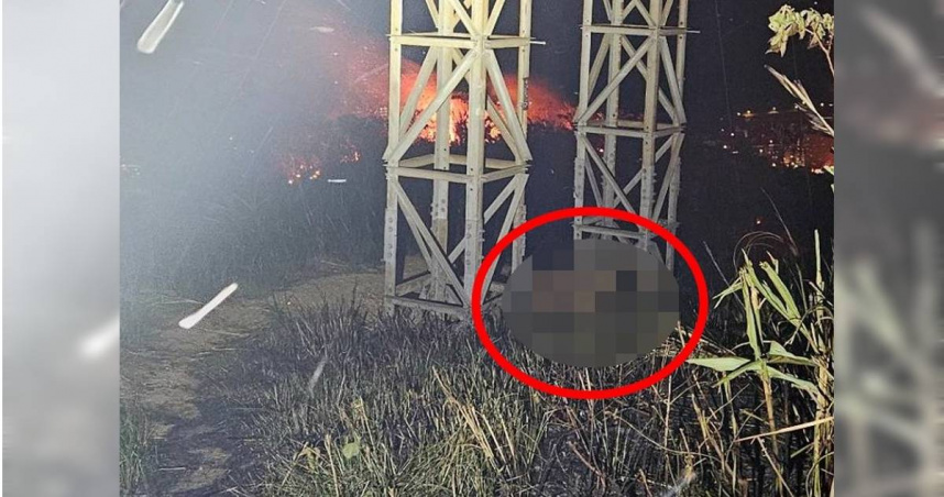疑似因為拍照觸電的男子已成焦屍，在電塔下明顯死亡。（圖／翻攝畫面）