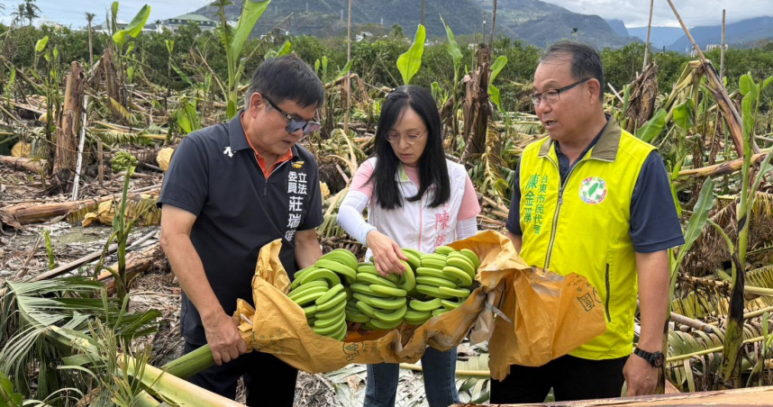 立委莊瑞雄、陳瑩8月16日陪同行政院長卓榮泰赴台東勘災。（圖／陳瑩辦公室提供）
