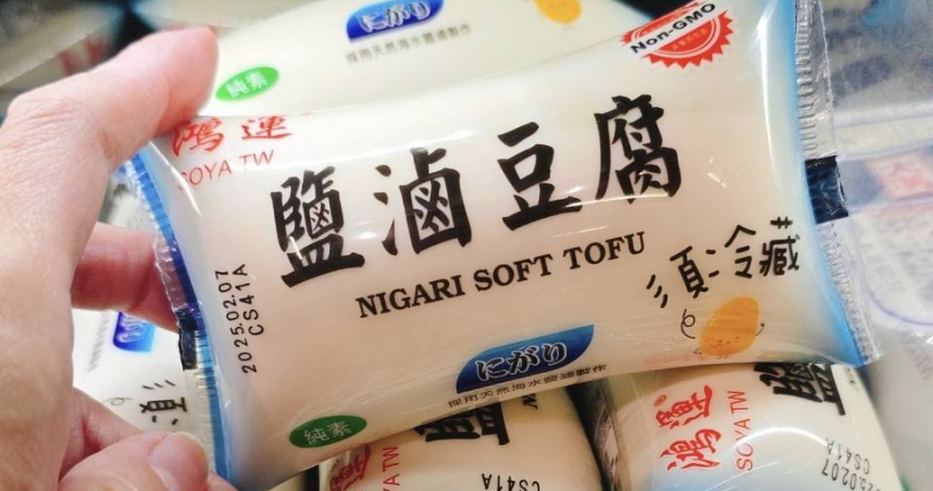 近期全聯的「鹽滷豆腐」在網路上掀起搶購熱潮，社群上更流傳各種加料吃法。（圖／翻攝自臉書「我愛全聯-好物老實説」）