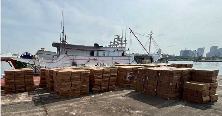 海巡署台南查緝隊與台南市財稅局等單位共同在安平漁港查獲走私香菸38萬包，全案尚由海巡偵辦中。（圖／台南市財稅局提供）