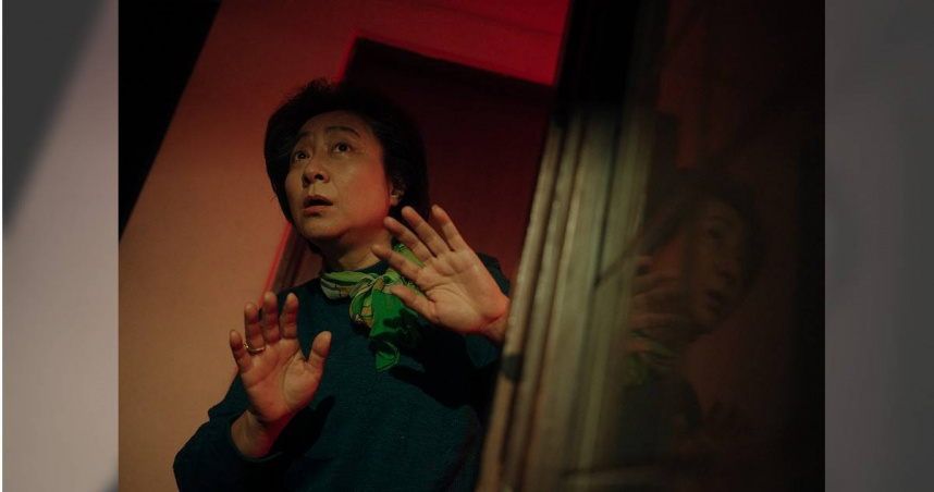 楊麗音在《阿婆非死不可》詮釋失智長者。（圖／客委會、客家電視台提供）