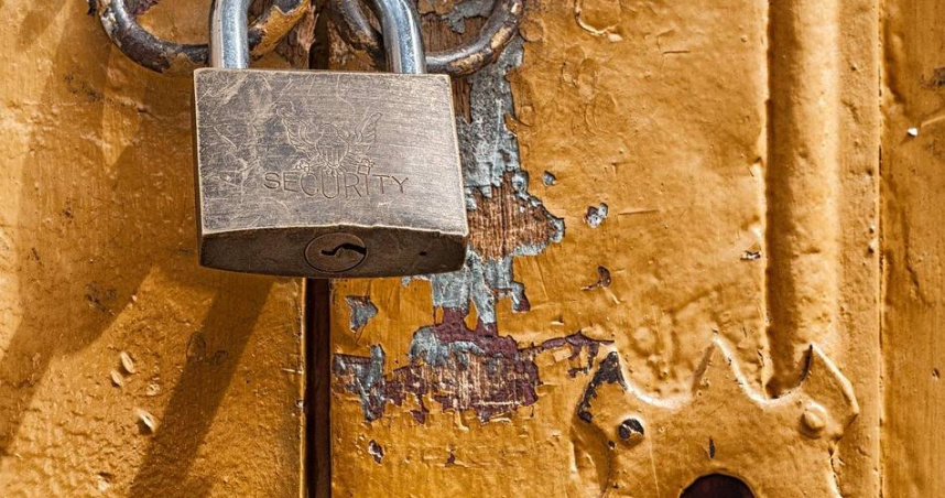 42歲女子據稱被父母囚禁27年，現已送醫接受治療。（示意圖／Pixabay）